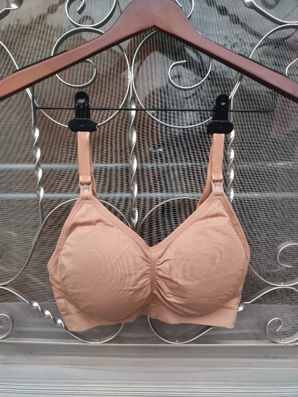 BUSTY M Full Busted (D+ cup) seamless nursing bra Motherhood Maternity